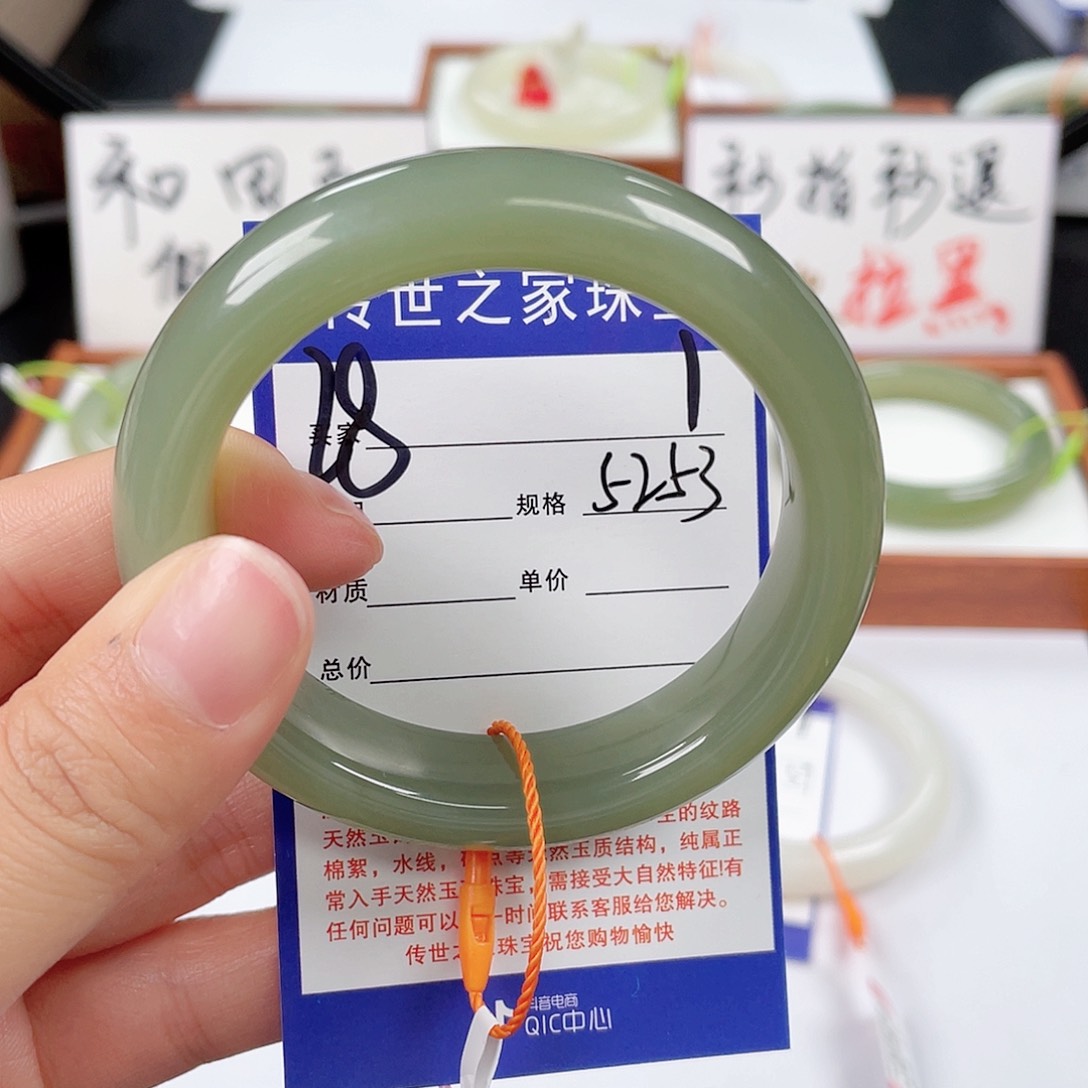 和田玉手镯未镶嵌