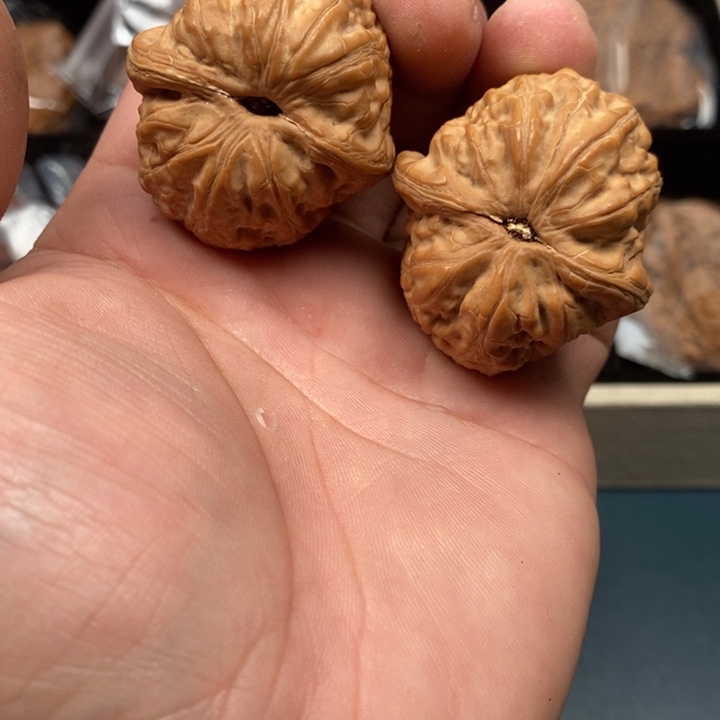 加***中文玩核桃吊坠平谷元宝