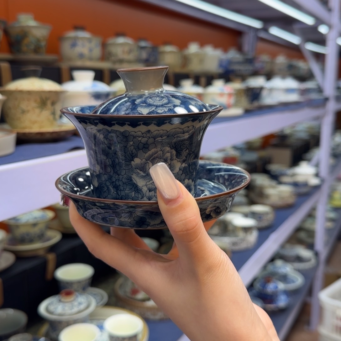 我在外面吃饭呢你在哪