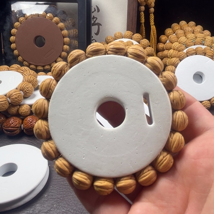 桃核手串?12尺寸金豆