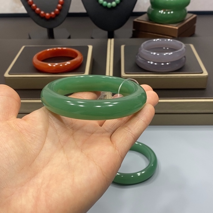 东陵石手镯未镶嵌芳