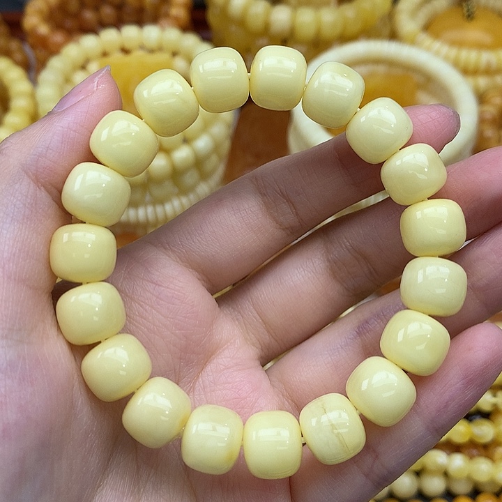 蜜蜡未镶嵌珠宝奇石