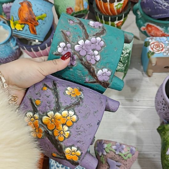 当场拍满15元发货不凑不发，花盆盆口不方不圆有针孔黑点是正常的，