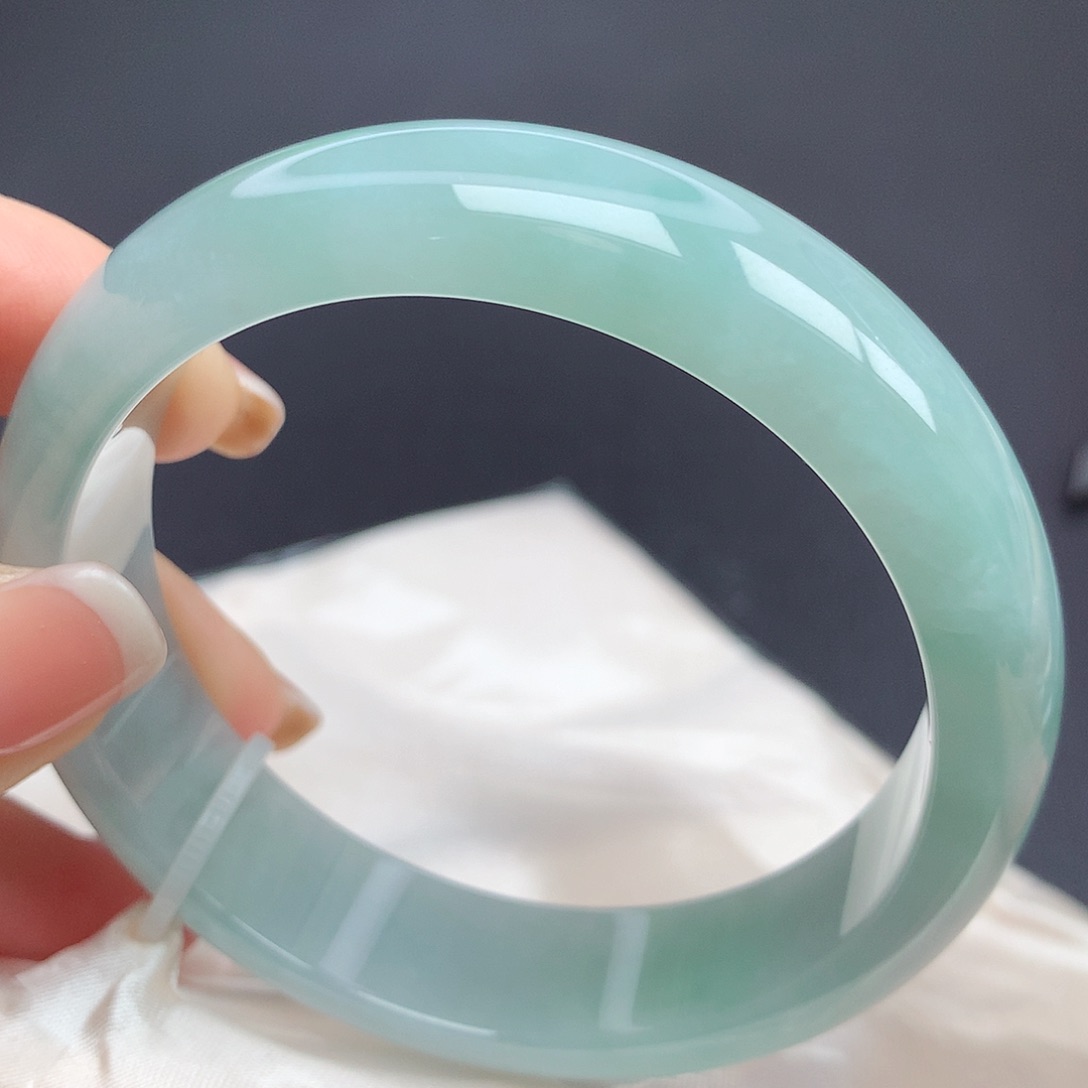 翡翠手镯未镶嵌10n n n n n n n n