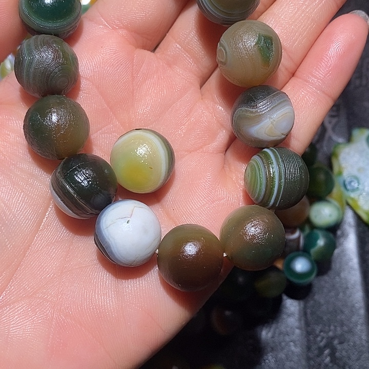 占***王合金颈饰玛瑙/玉髓