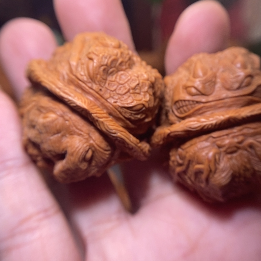 郭****把件文玩核桃纯手工雕刻四面金蟾