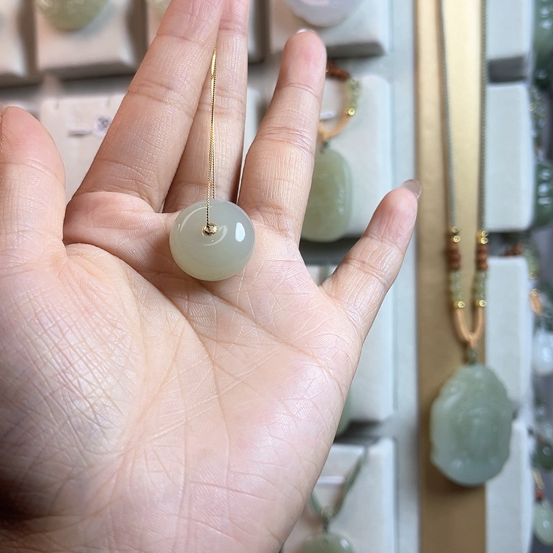 和田玉（糖玉）未镶嵌颈饰媛****）