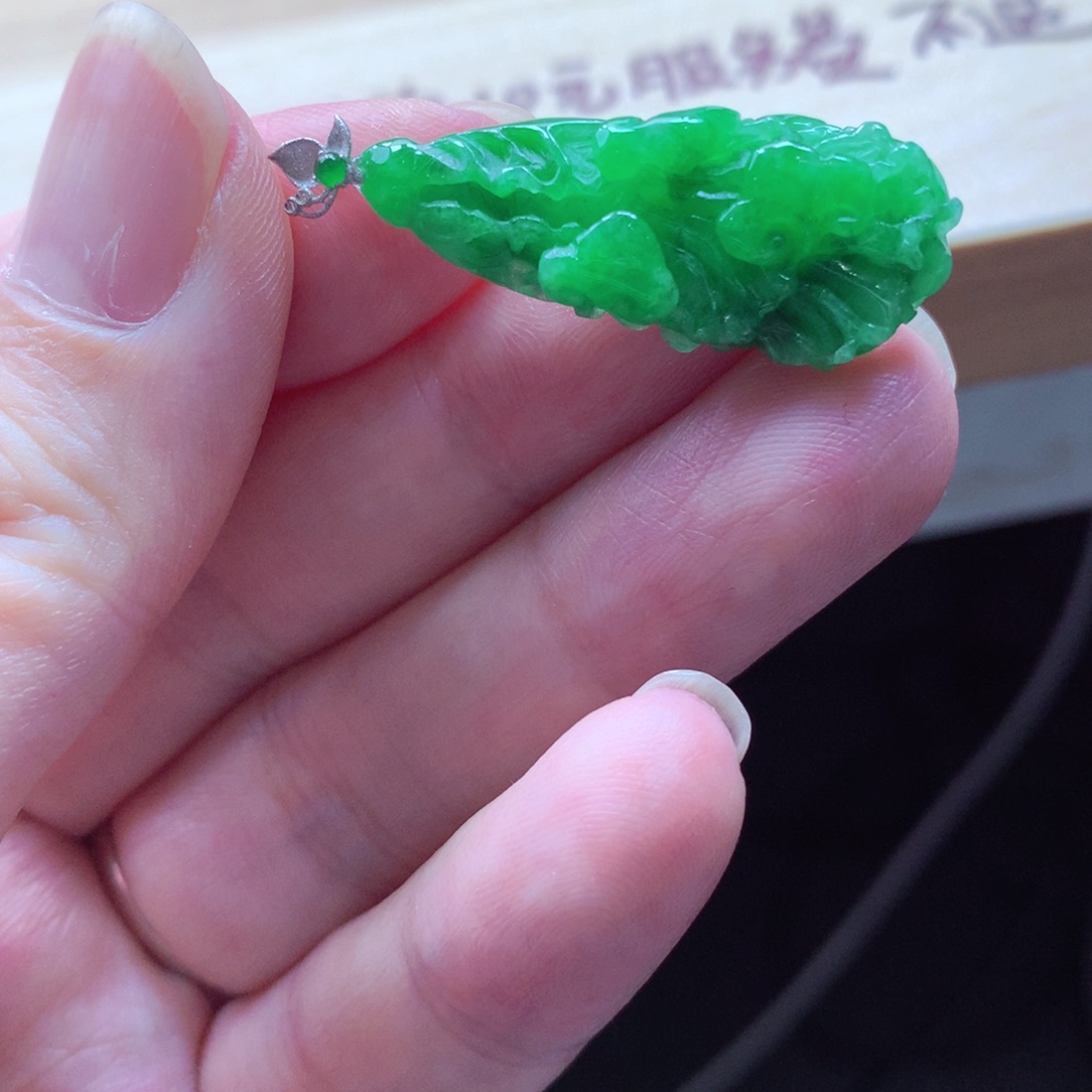 翡翠颈饰18K金镶嵌吊坠