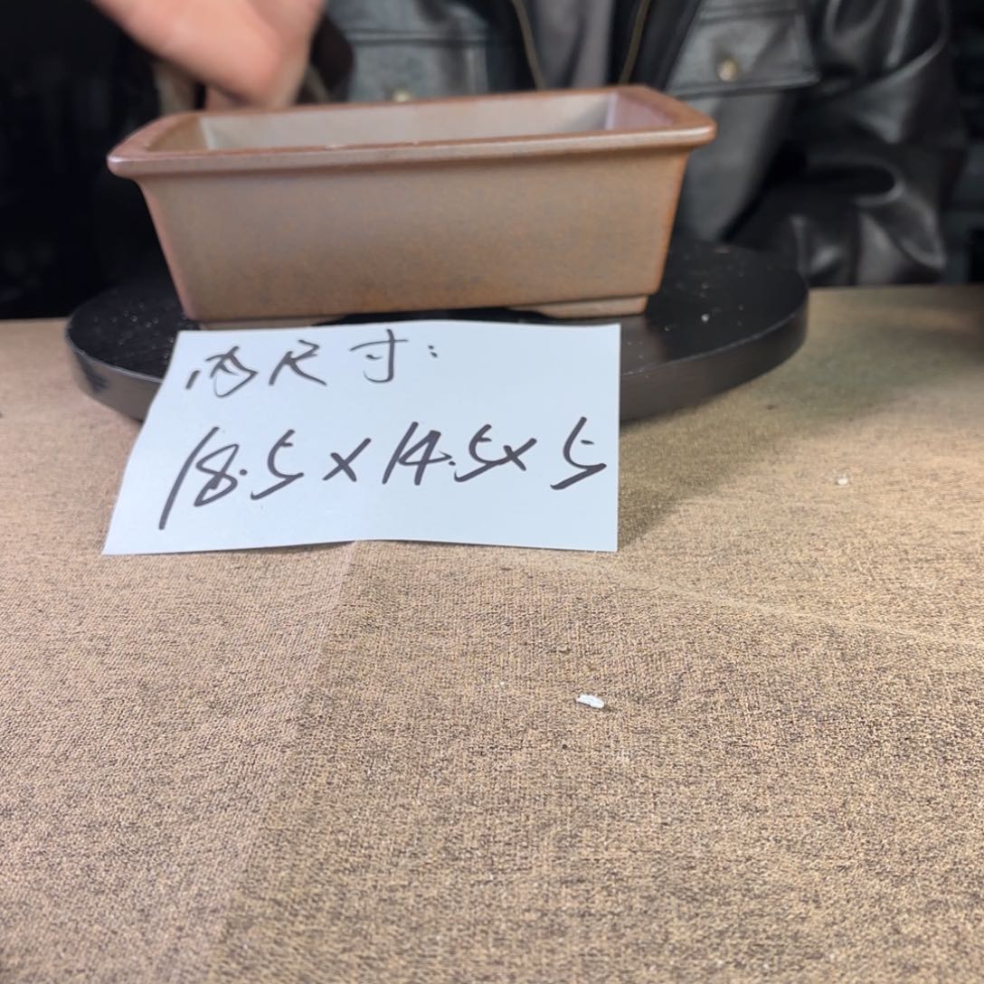 A宜兴紫砂小花盆