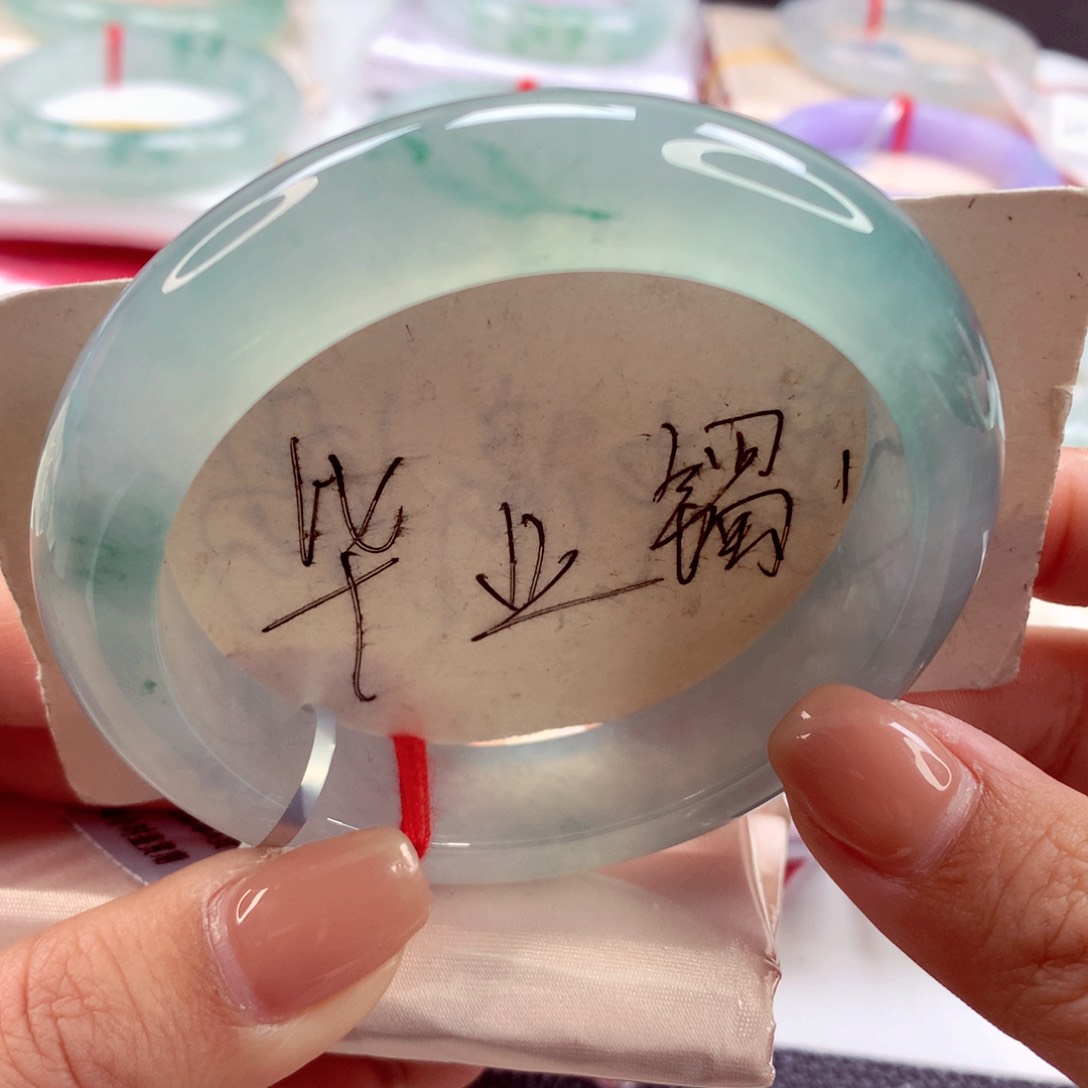 翡翠手镯未镶嵌师妹