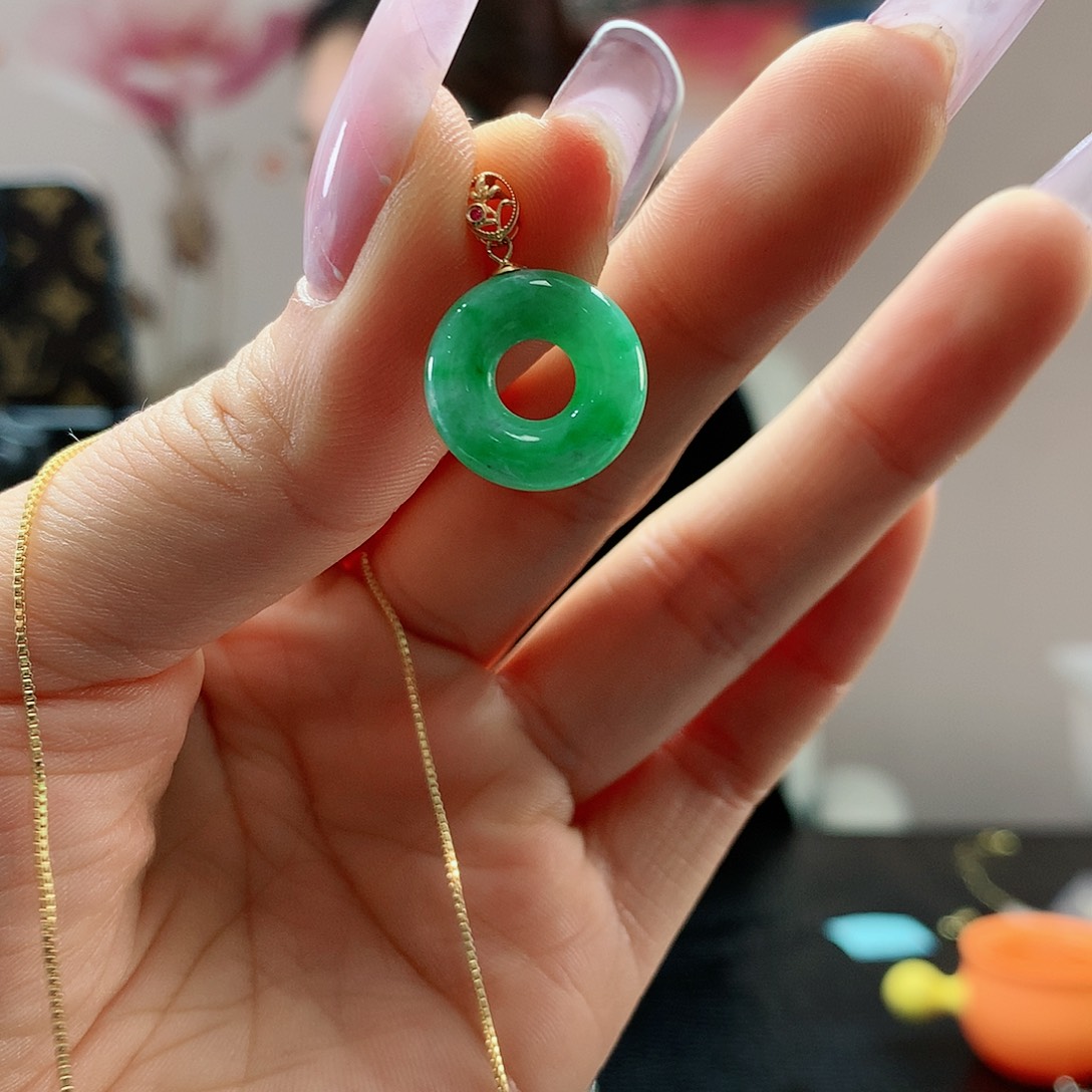 【闪购商品】翡翠吊坠(赠链)18K金镶嵌
