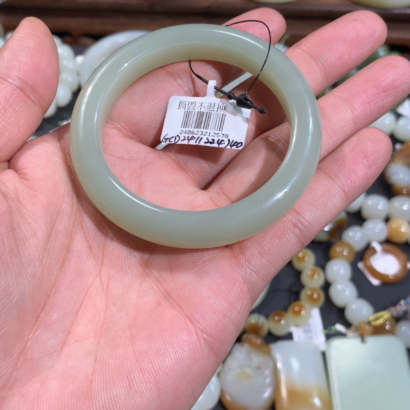【闪购商品】和田玉手镯未镶嵌潮****r新疆且末近矿青白蓝调手镯