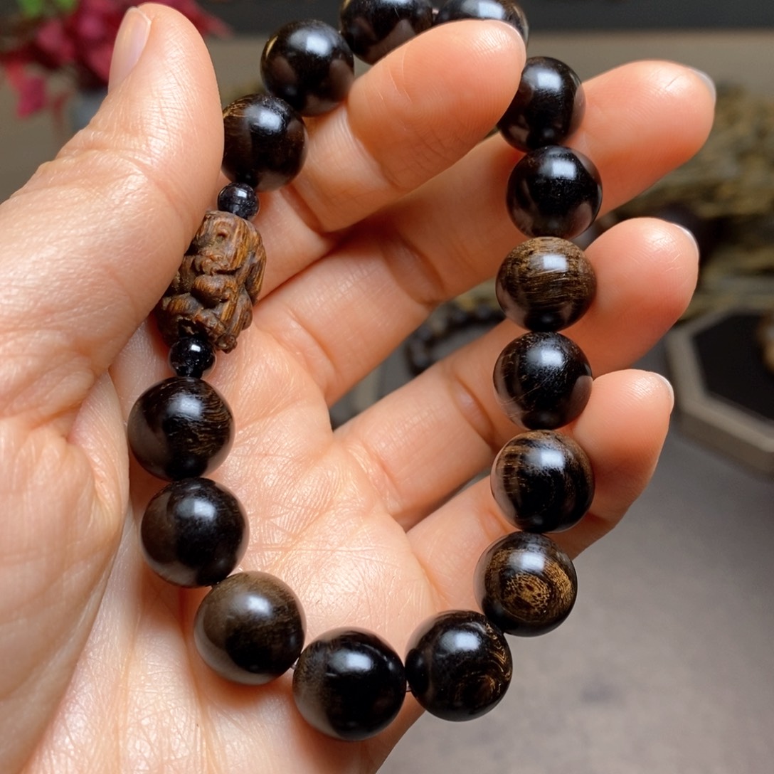 沉香手串越南芽庄紫棋瘤疤1.2➕貔貅沉香木雕设计