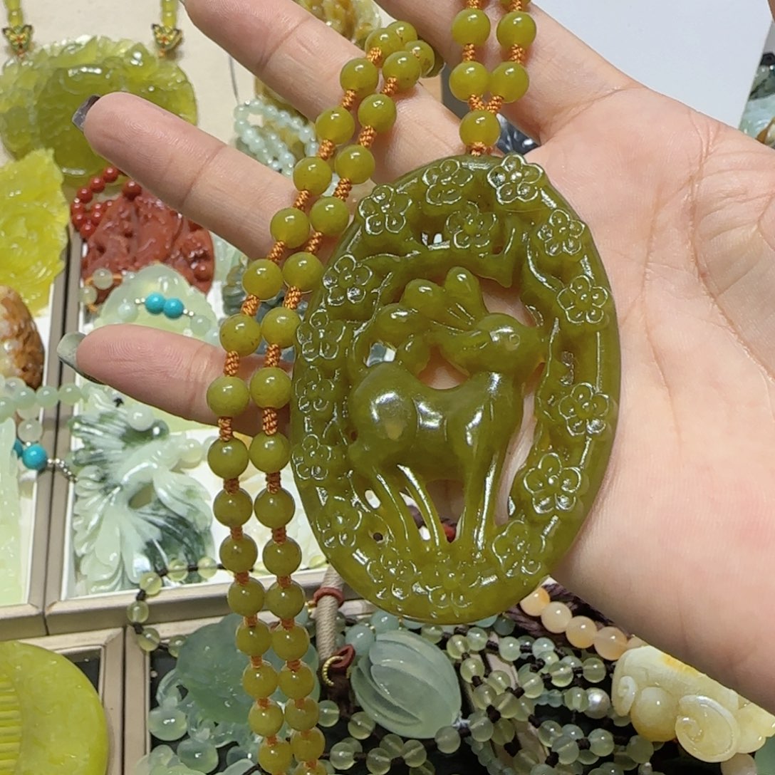 未镶嵌蛇纹石玉吊坠
