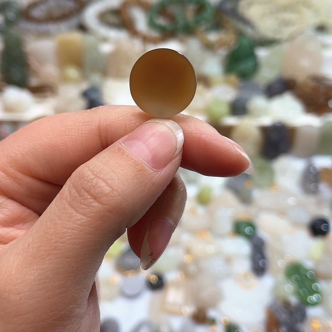 和田玉吊坠(赠链)18K金镶嵌裴*丫