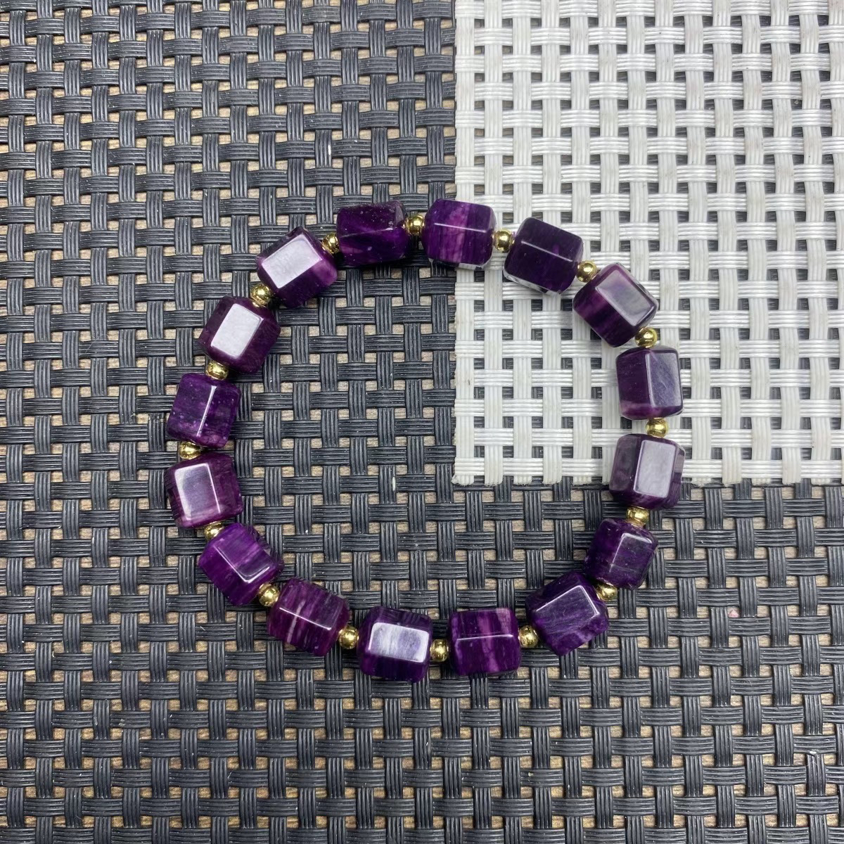 丝绒老矿血红舒8~9mm手串553