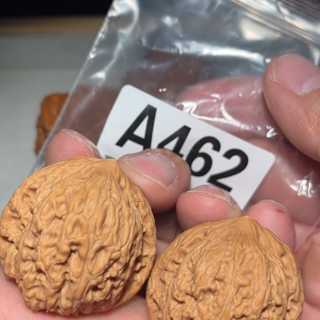 文玩核桃把件39绣球有修
