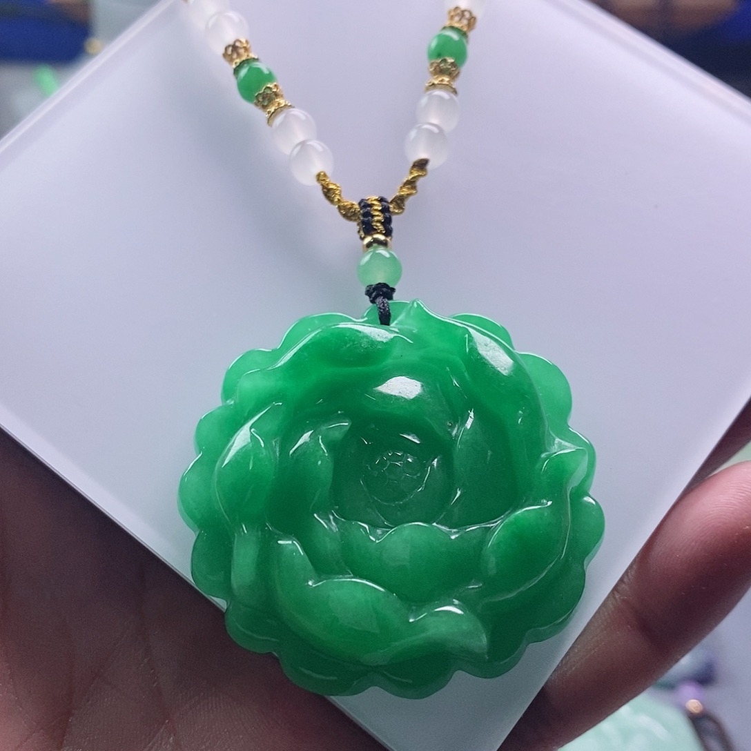 翡翠未镶嵌吊坠(赠链)