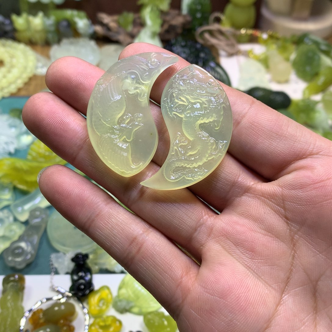 岫玉颈饰未镶嵌龙凤