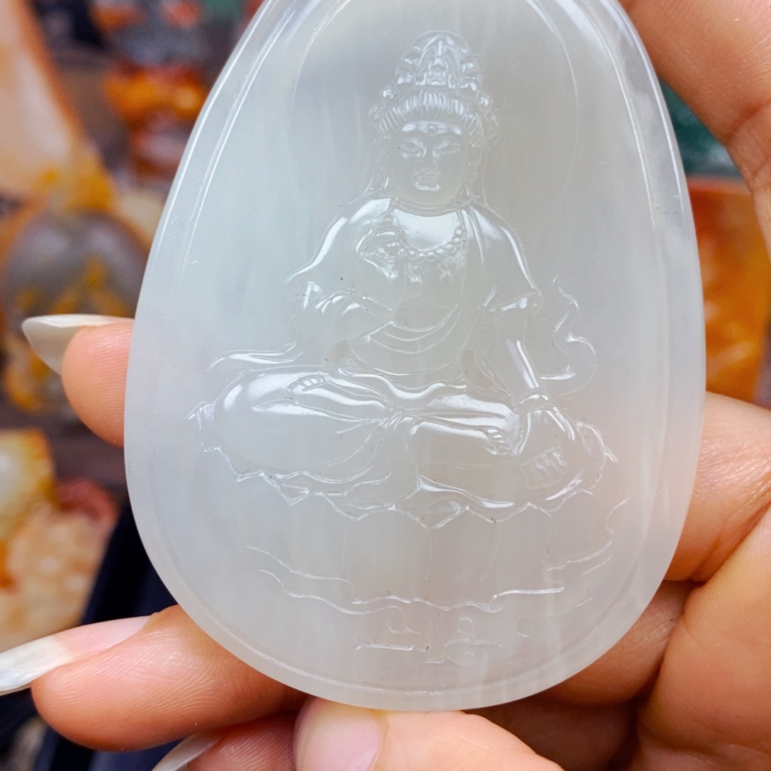 石英质玉（黄龙玉）未镶嵌颈饰