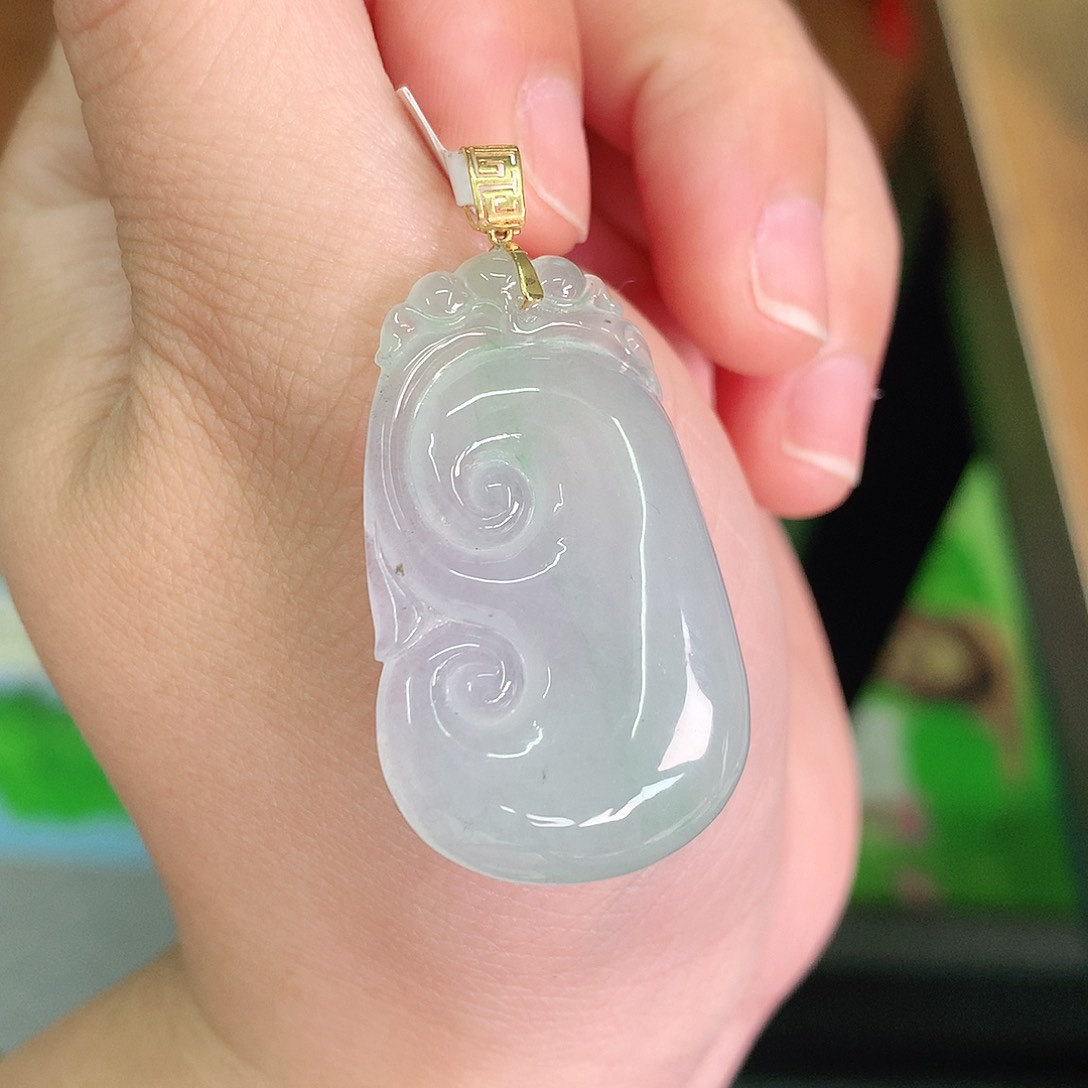 翡翠颈饰18K金镶嵌冰胶飘绿大如意36*22^5.5