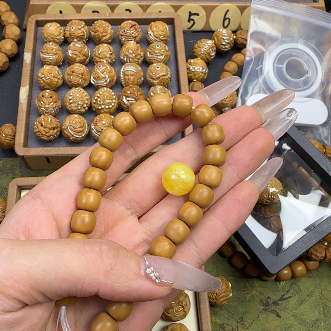 老***纳9.6老型➕金币恶僧蜜蜡