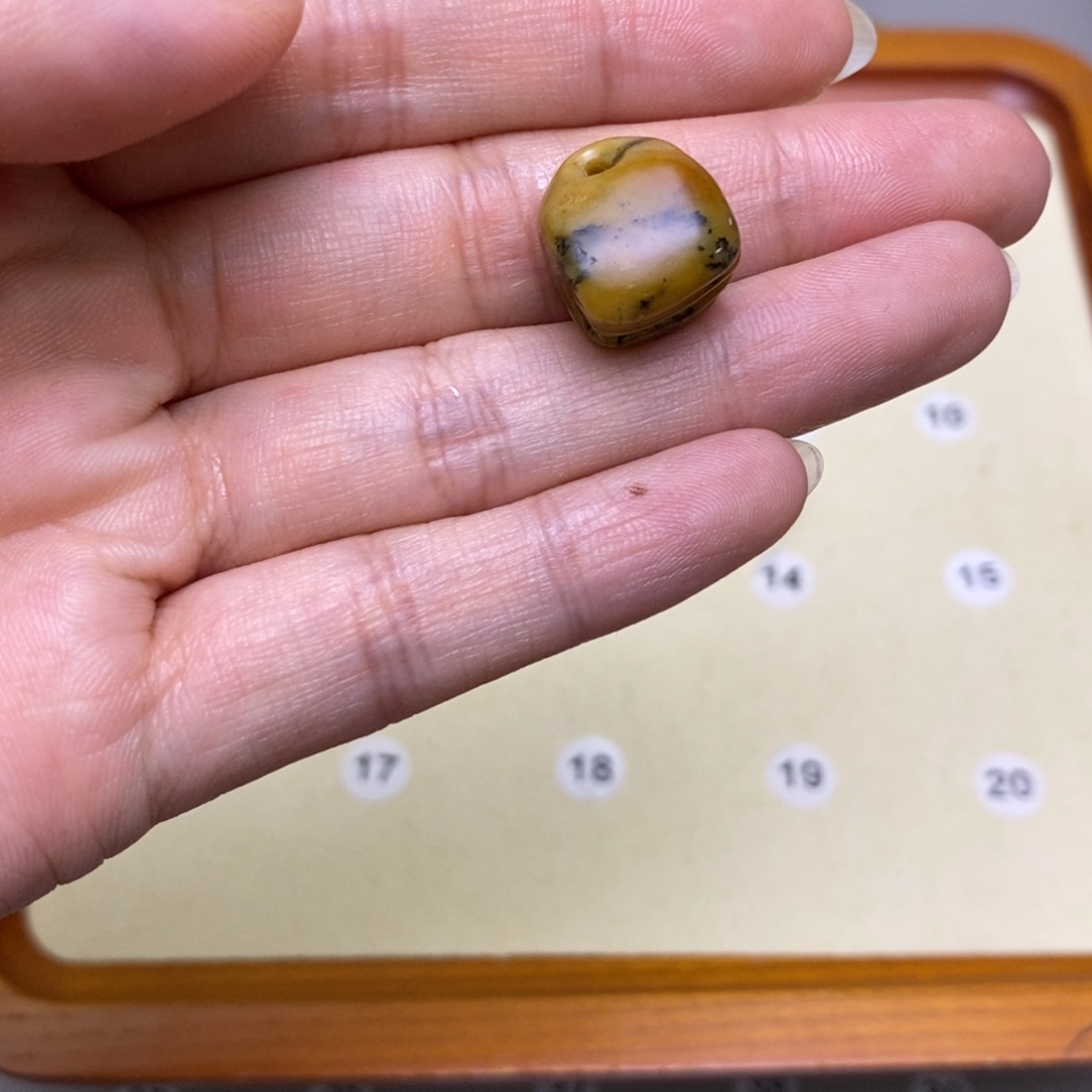 六***六蛇纹石玉未镶嵌配饰