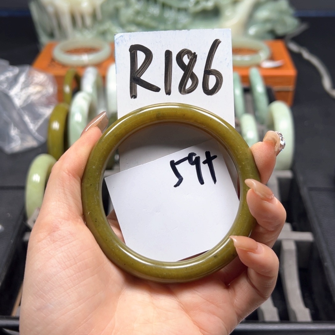 蛇纹石玉手镯未镶嵌