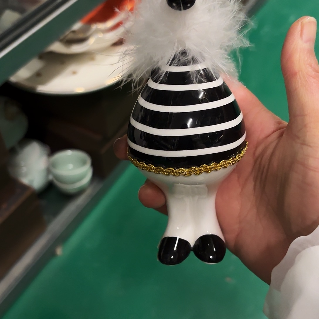 小***歪陶瓷艺术设计中心