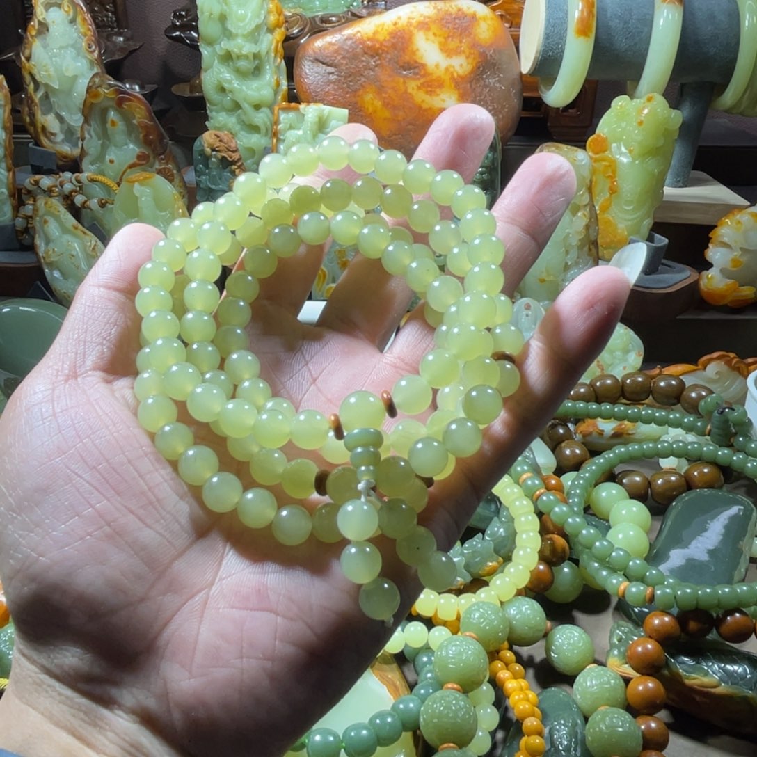 透闪石质玉未镶嵌颈饰小*