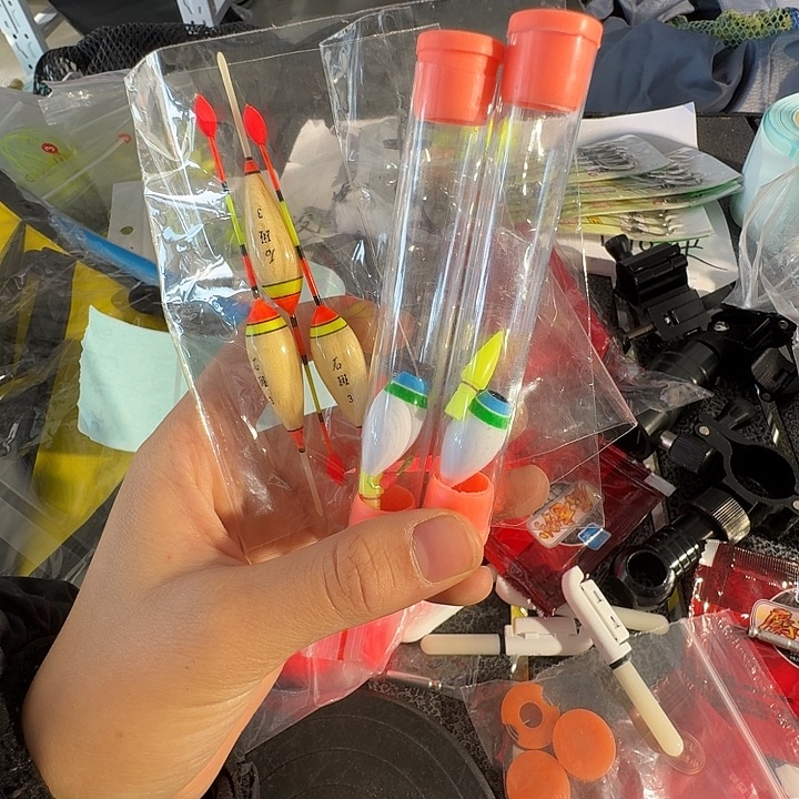 夢***甄13杆漂不退不换满10元发货