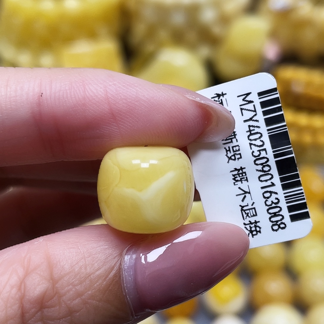 ****~蜜蜡未镶嵌裸石14*11.7mm瑕