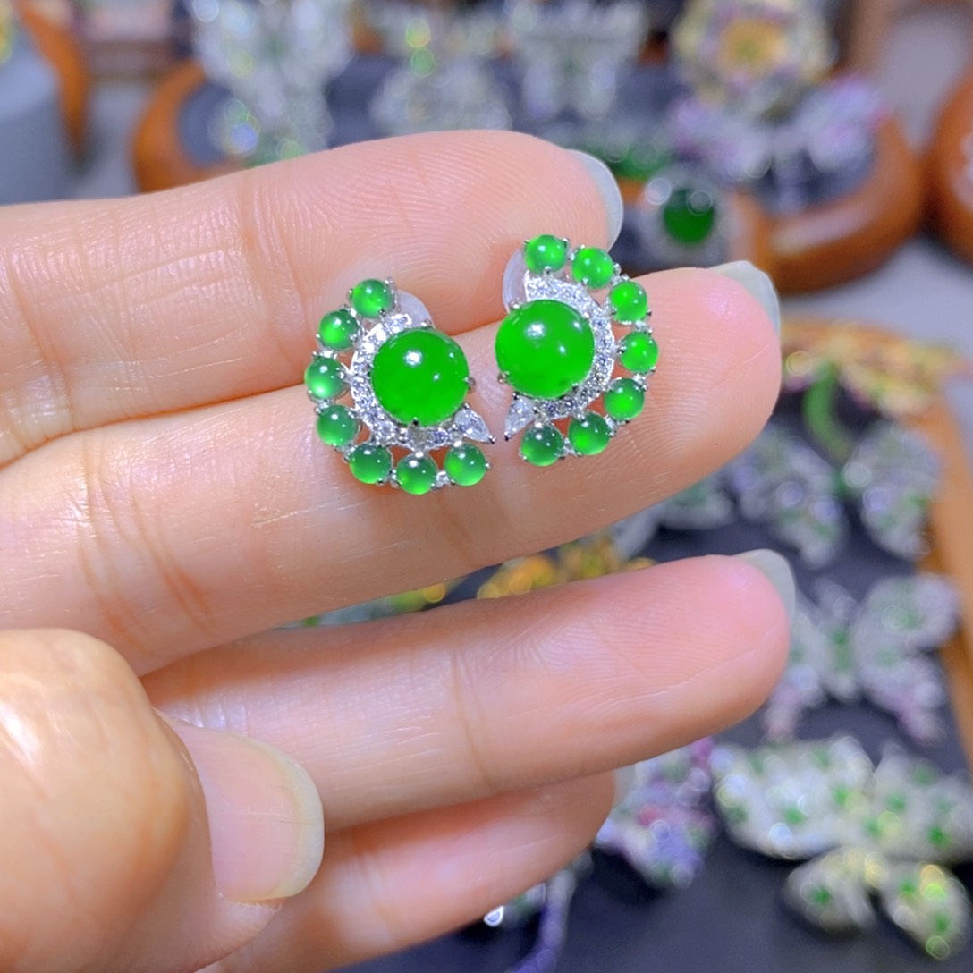 翡翠颈饰银S925镶嵌天然翡翠