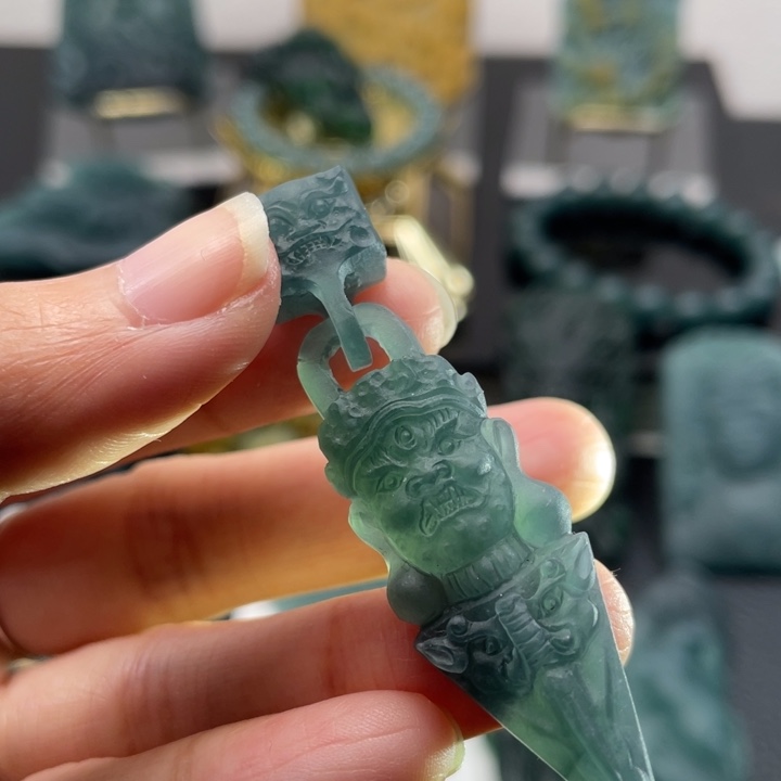 定制翡翠未镶嵌龙王翡翠