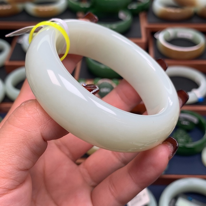 和田玉手镯未镶嵌似***⁰