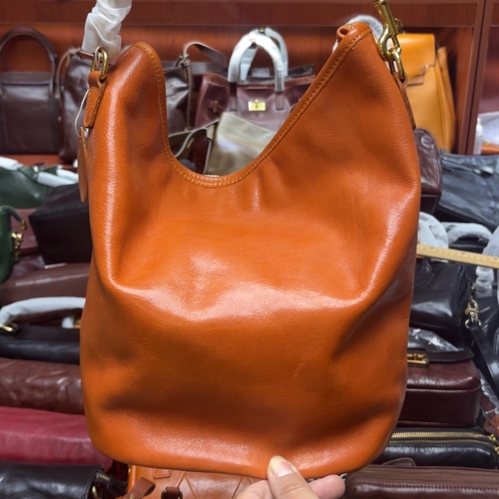 头层牛皮黄色水桶