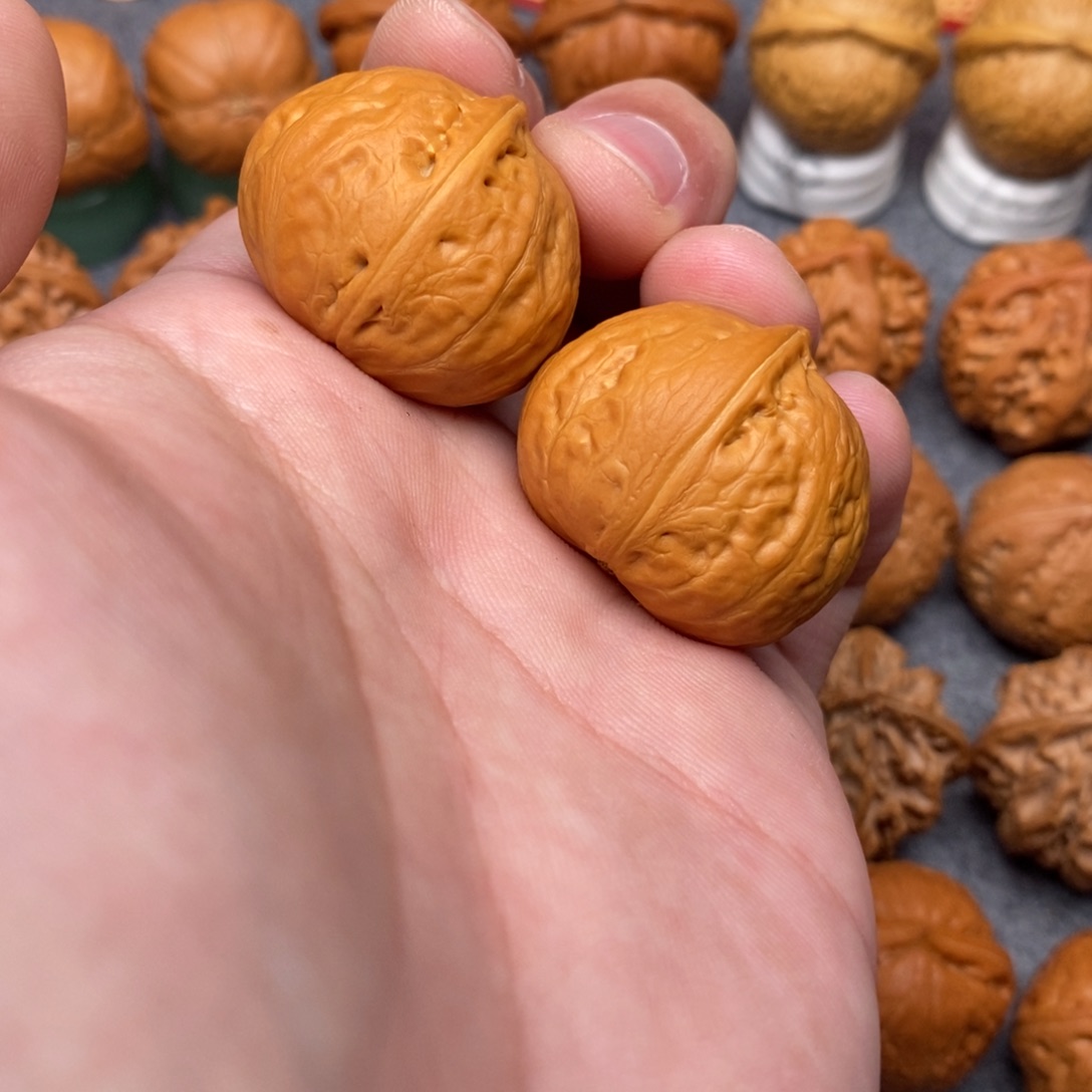 文玩核桃把件光头元宝