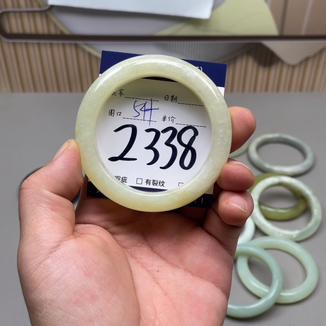 岫玉手镯手镯未镶嵌