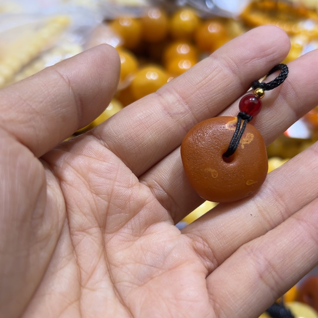 琥珀珠宝奇石未镶嵌