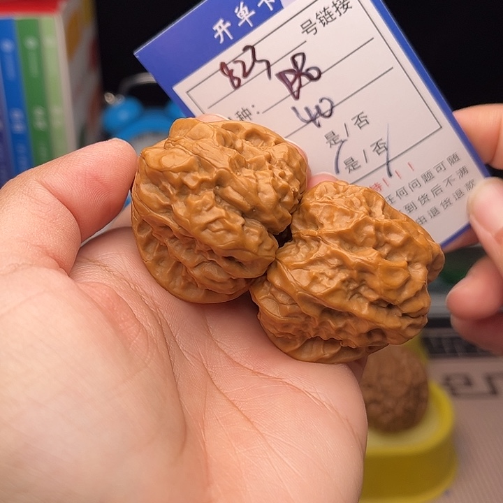 凯***猪文玩核桃手捻核桃823