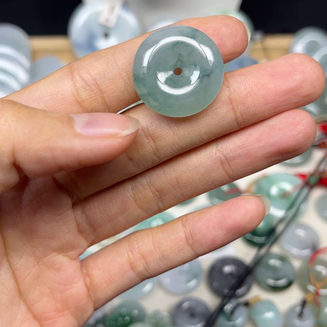 哈***喽翡翠未镶嵌颈饰天然翡翠Ａ货