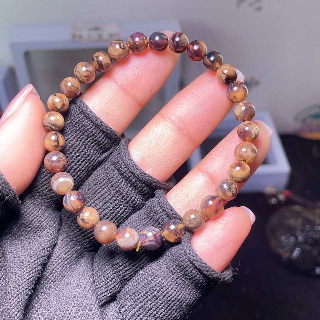 琥珀裸石未镶嵌龘*龘。