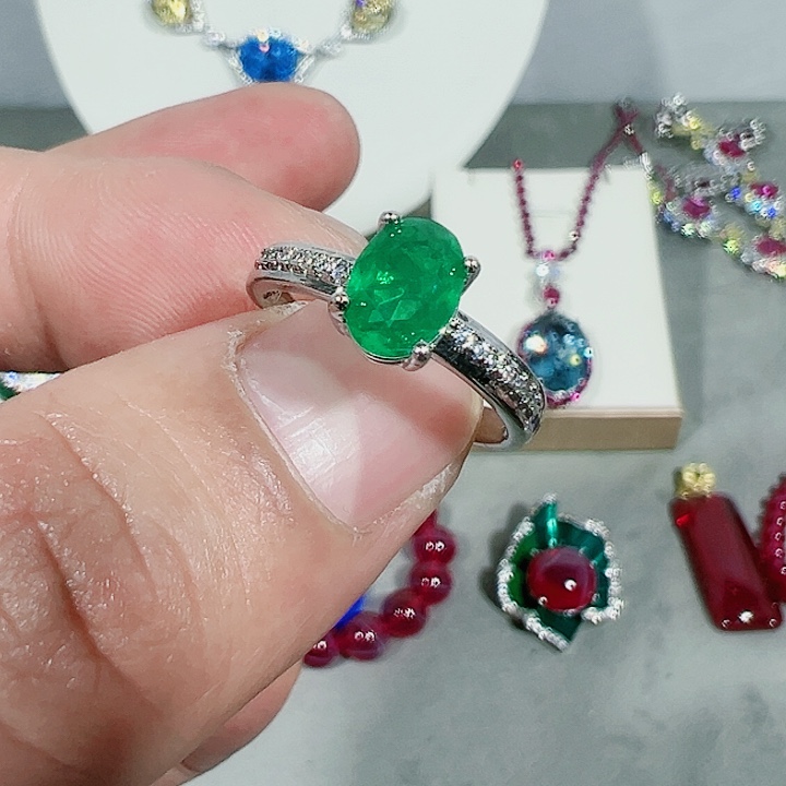 红宝石颈饰未镶嵌