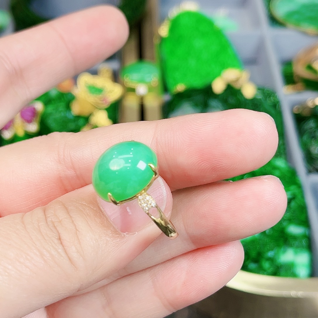 翡翠颈饰18K金镶嵌戒指