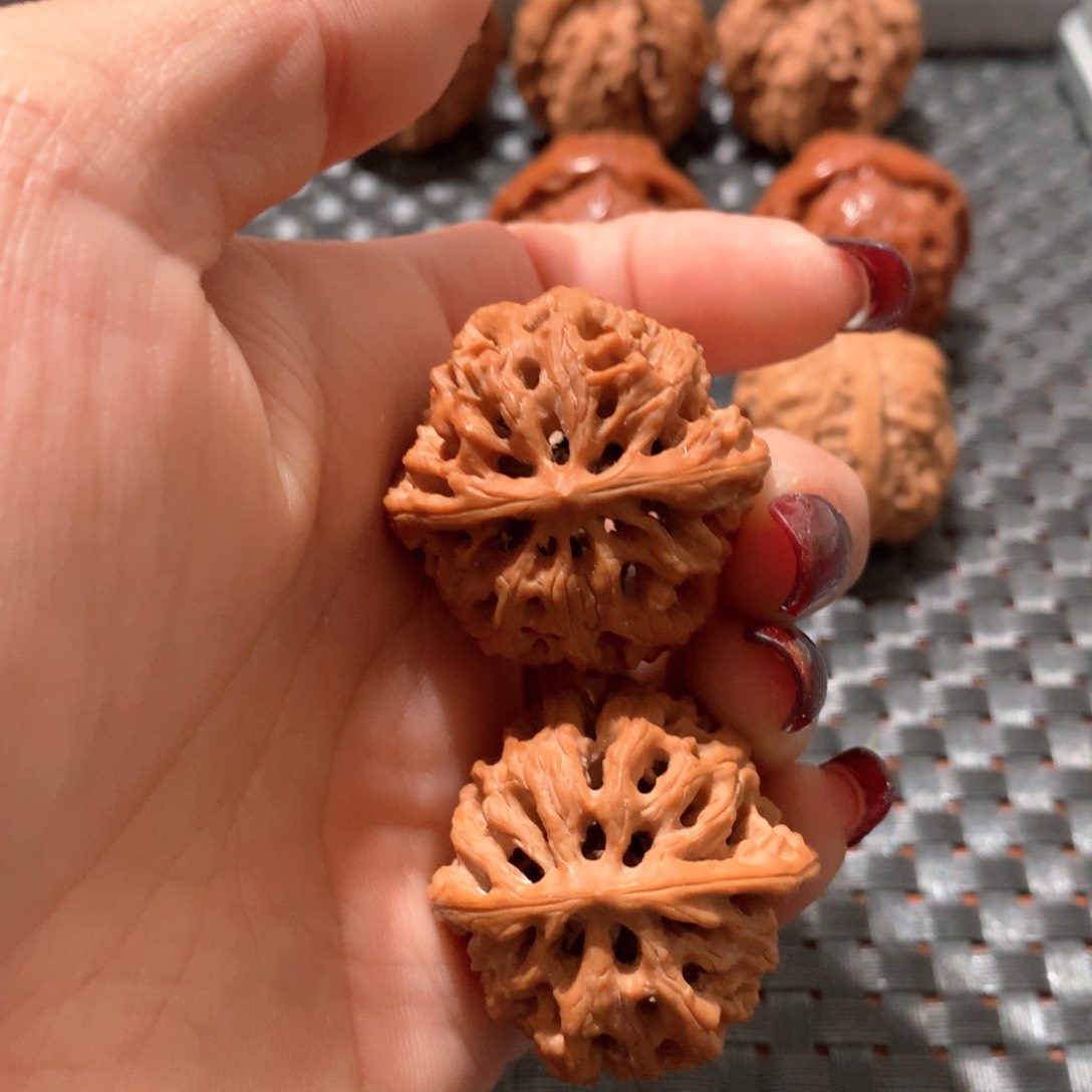 文玩核桃把件镂空