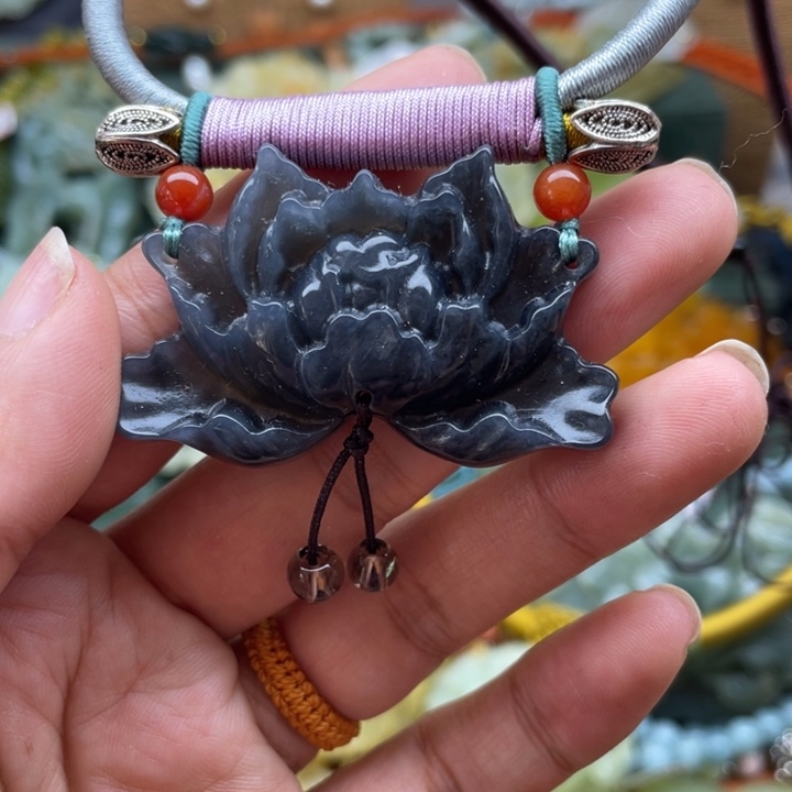 蛇纹石玉吊坠未镶嵌