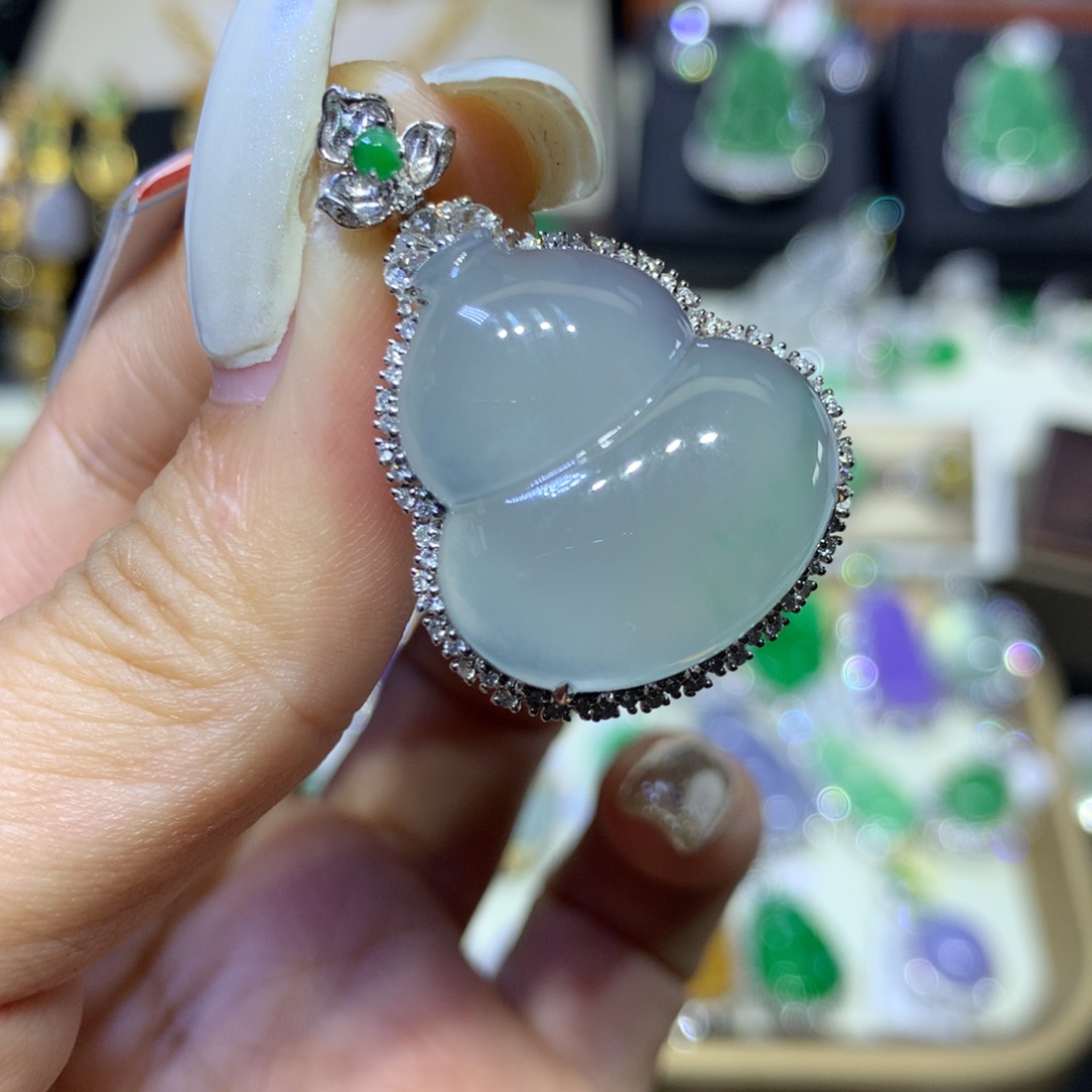 翡翠18K金镶嵌颈饰