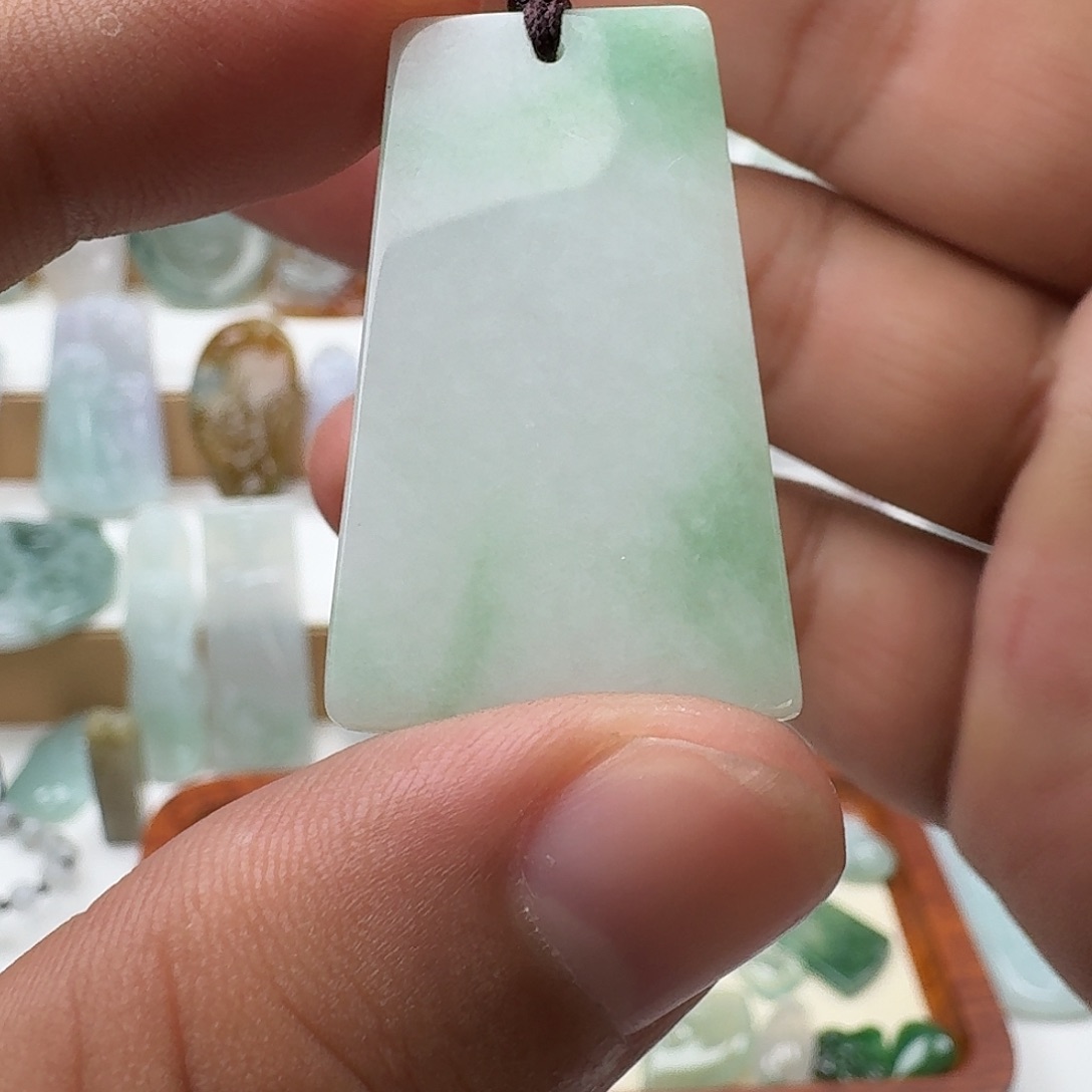 翡翠未镶嵌颈饰131
