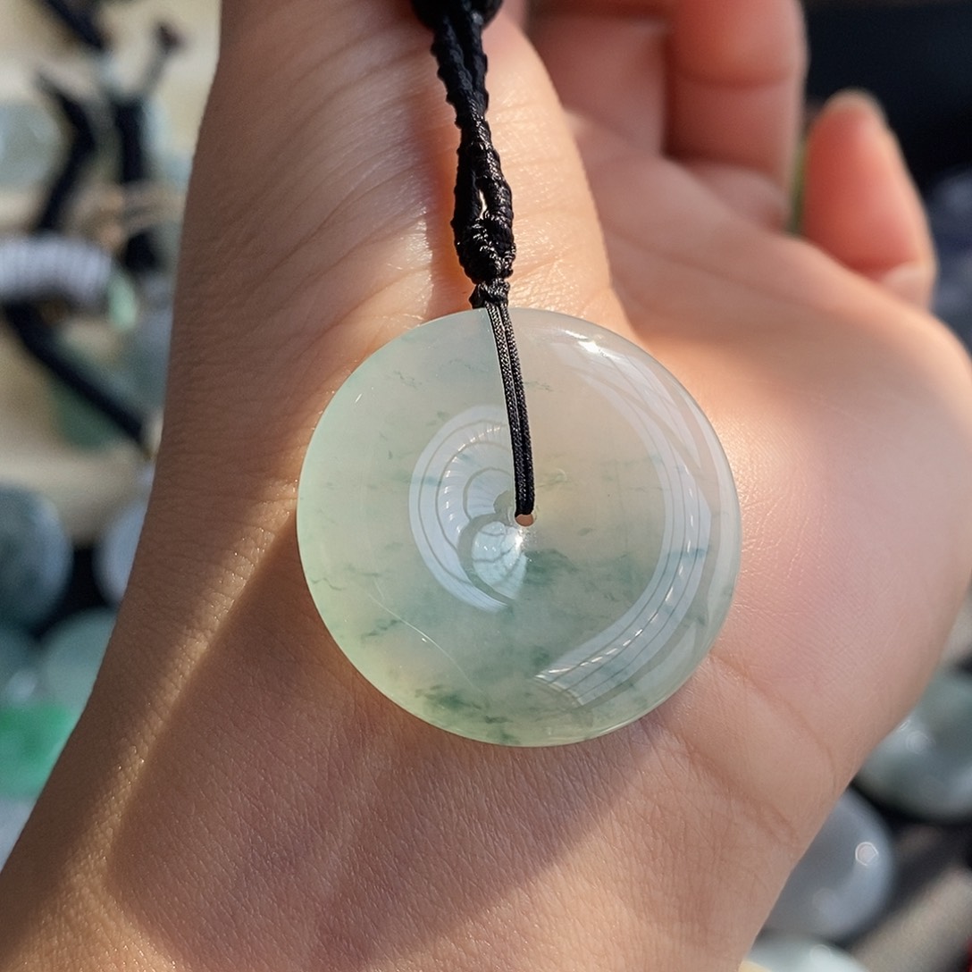 翡翠颈饰未镶嵌翡翠首饰