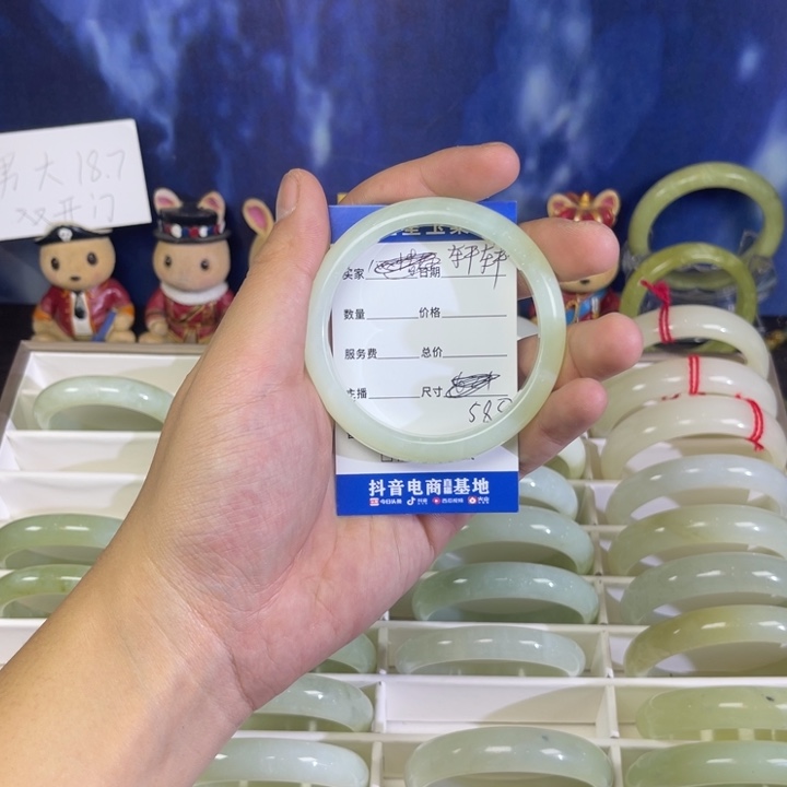 蛇纹石玉手镯未镶嵌轩*